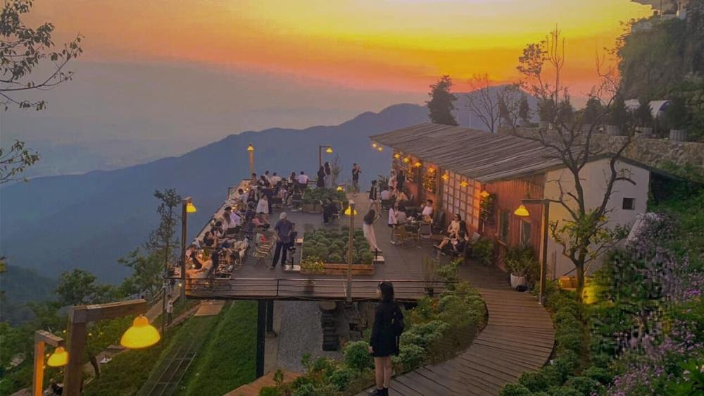 Tiệm Cà Phê Cỏ Lạ Tam Đảo