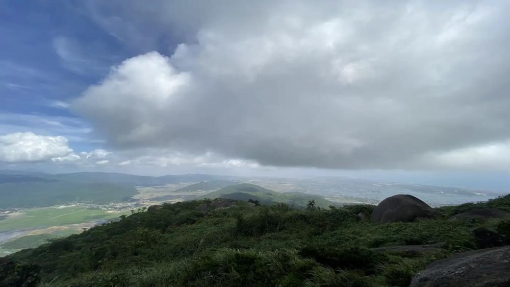 Núi Đá Bia Phú Yên