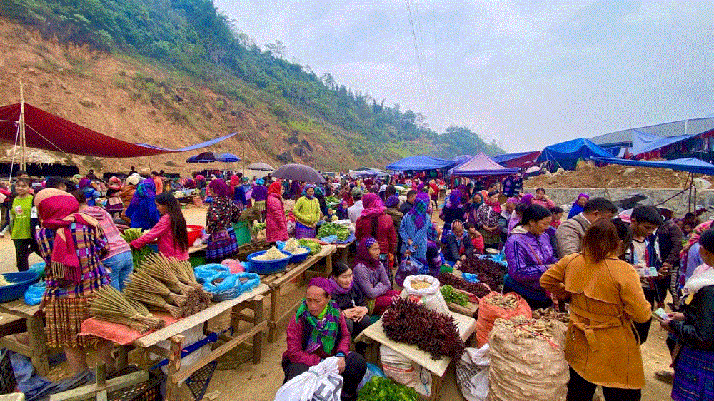 Chợ phiên A Pa Chải