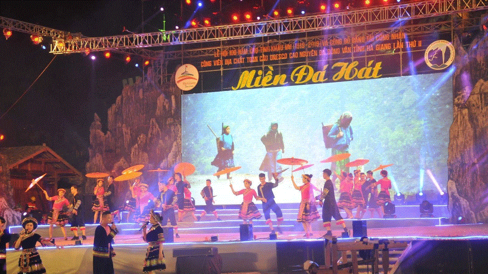 Chợ tình Khâu Vai