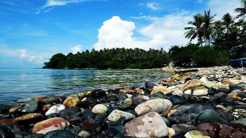 Bãi biển Đá Đen