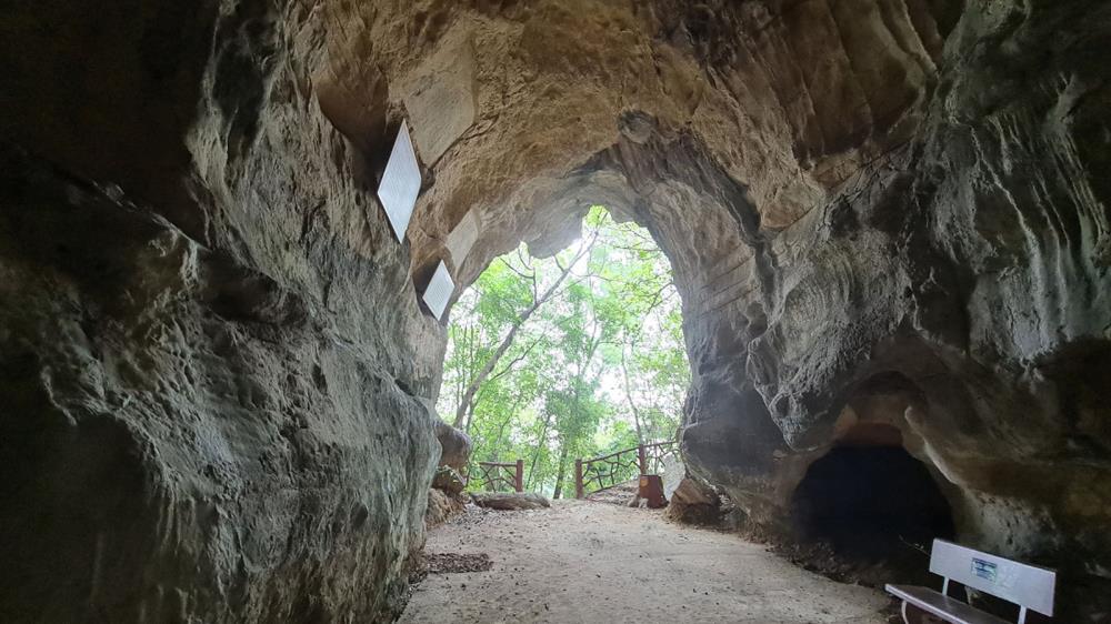 Hang Mắt Rồng