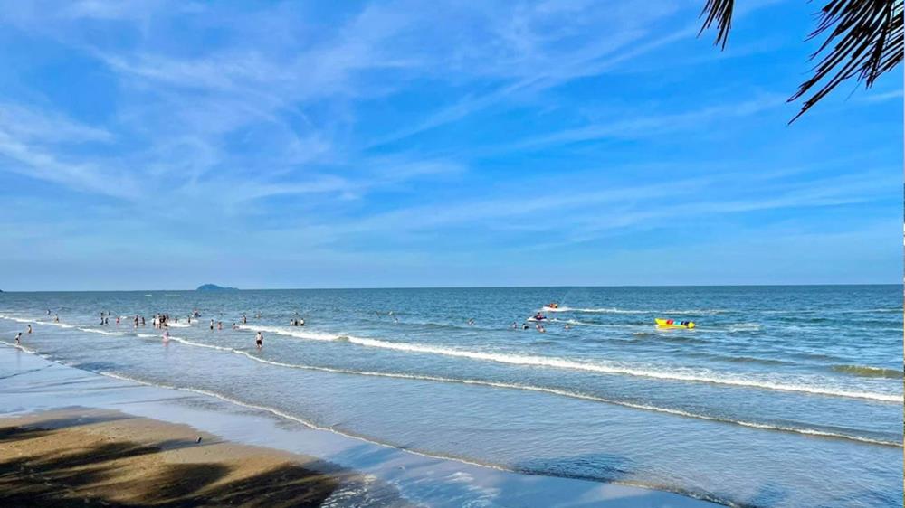 Bãi biển Vinh Sơn