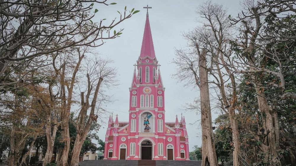 Nhà thờ màu hồng Nghệ An