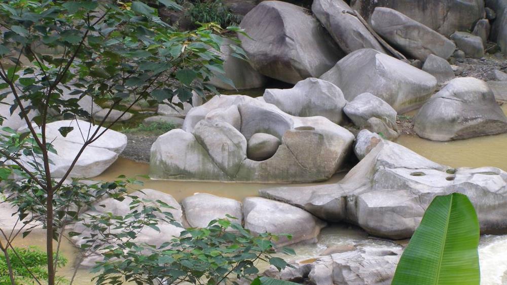 Khu du lịch suối khoáng nóng Sơn Kim