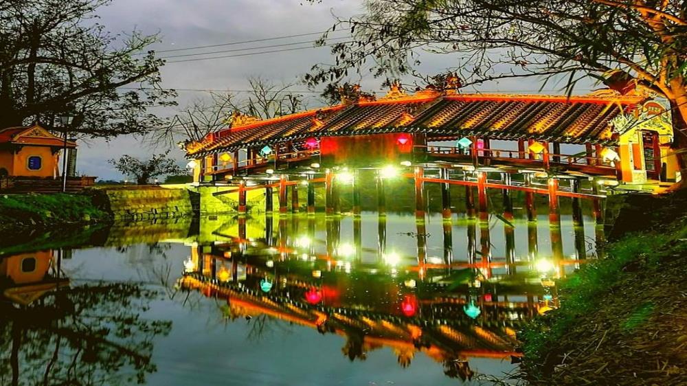 Cầu ngói Thanh Toàn