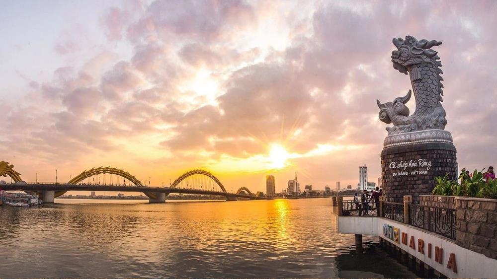 Tượng cá chép hoá rồng Đà Nẵng