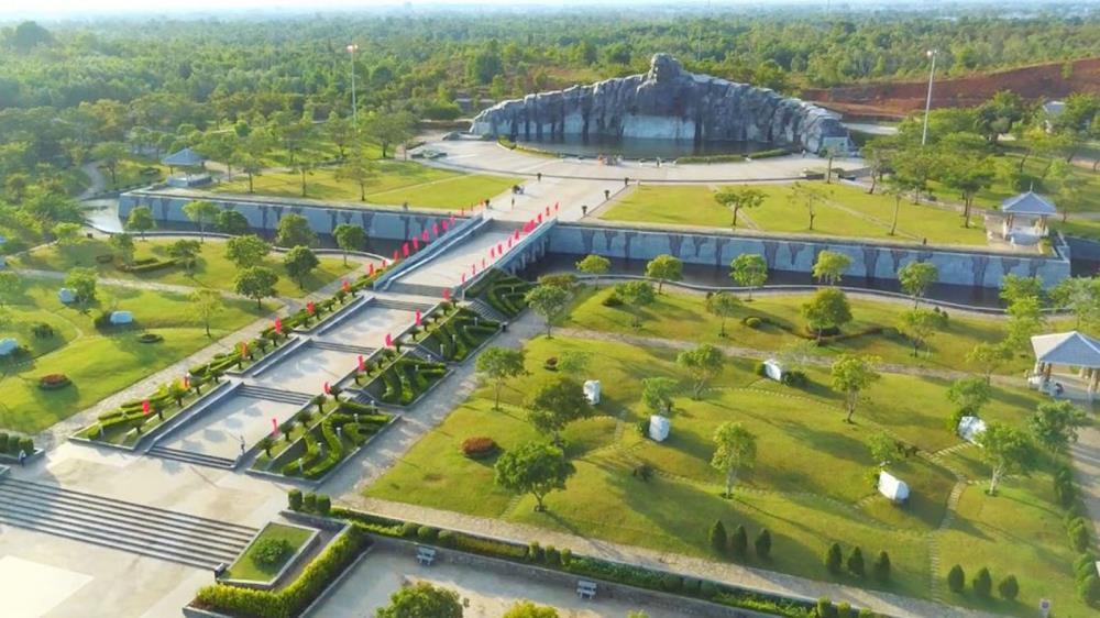 Tượng đài Mẹ Thứ Quảng Nam
