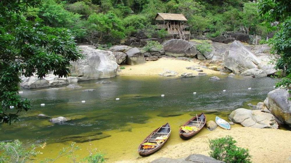 Khu du lịch Hầm Hô Bình Định