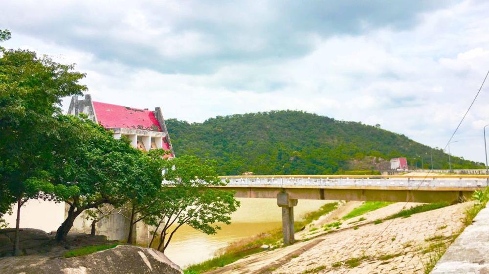 Hồ Ayun Hạ Gia Lai