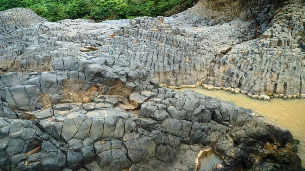 Ghềnh đá cổ Mang Yang Gia Lai