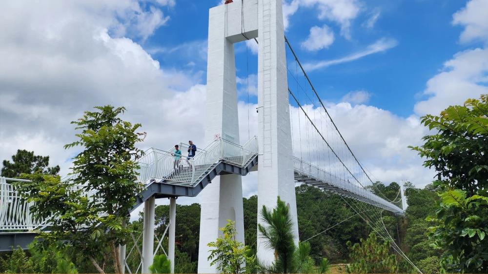 Cầu đáy kính Đà Lạt