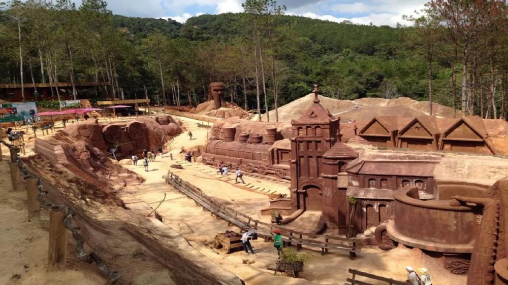 Đường hầm điêu khắc Đà Lạt
