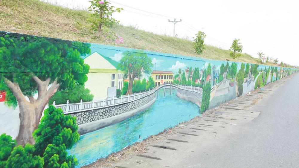 Con đường bích hoạ Ninh Bình