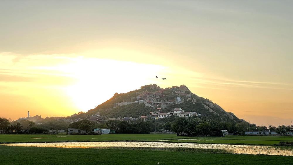 Núi Đá Chồng Ninh Thuận