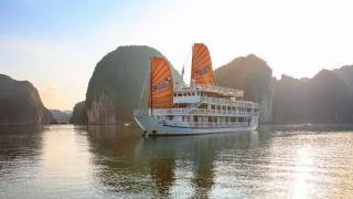 Du thuyền UniCharm Cruise Hạ Long- Lan Hạ Bay