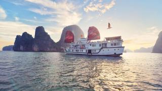 Du thuyền Renea Cruises Halong