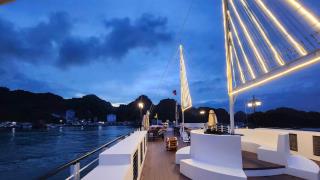 Cát Bà - Ngắm Hoàng Hôn Vịnh Lan Hạ và ăn tối trên Du Thuyền Cát Bà Dream Cruise