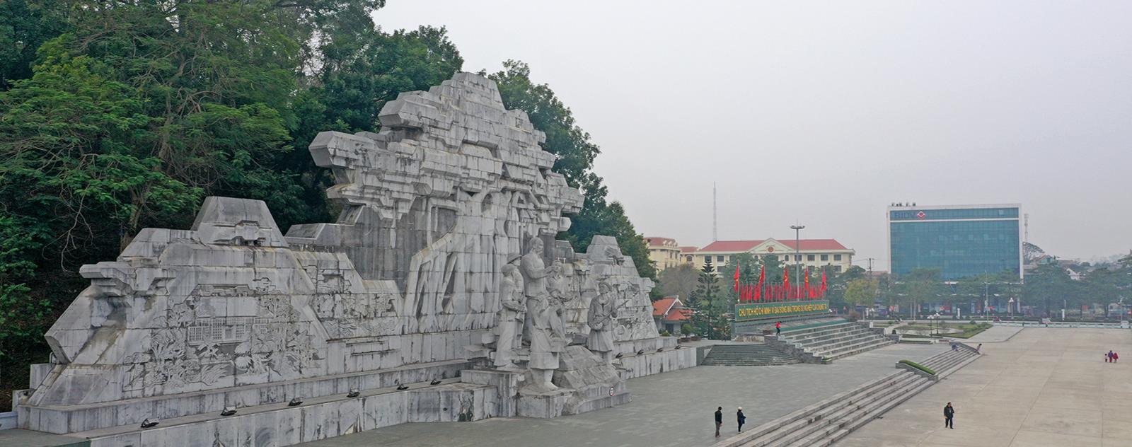 Quảng trường Nguyễn Tất Thành Tuyên Quang