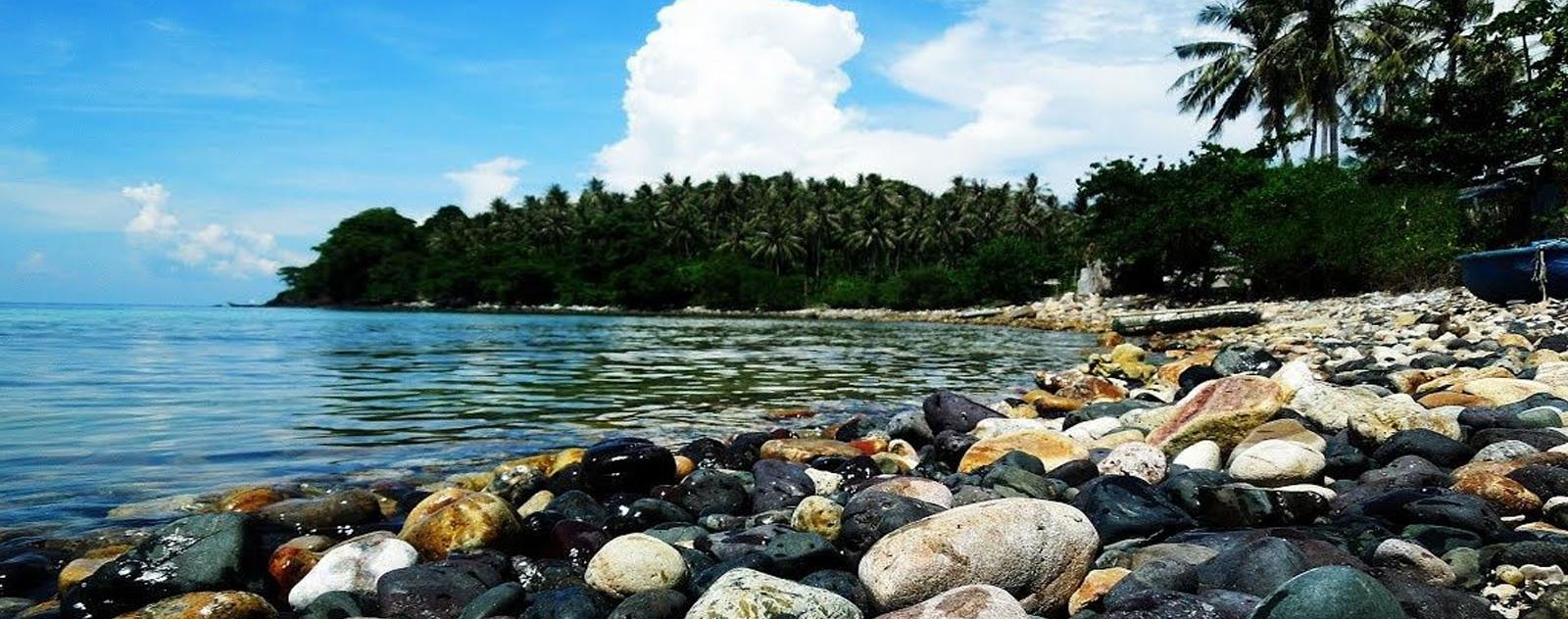Bãi biển Đá Đen