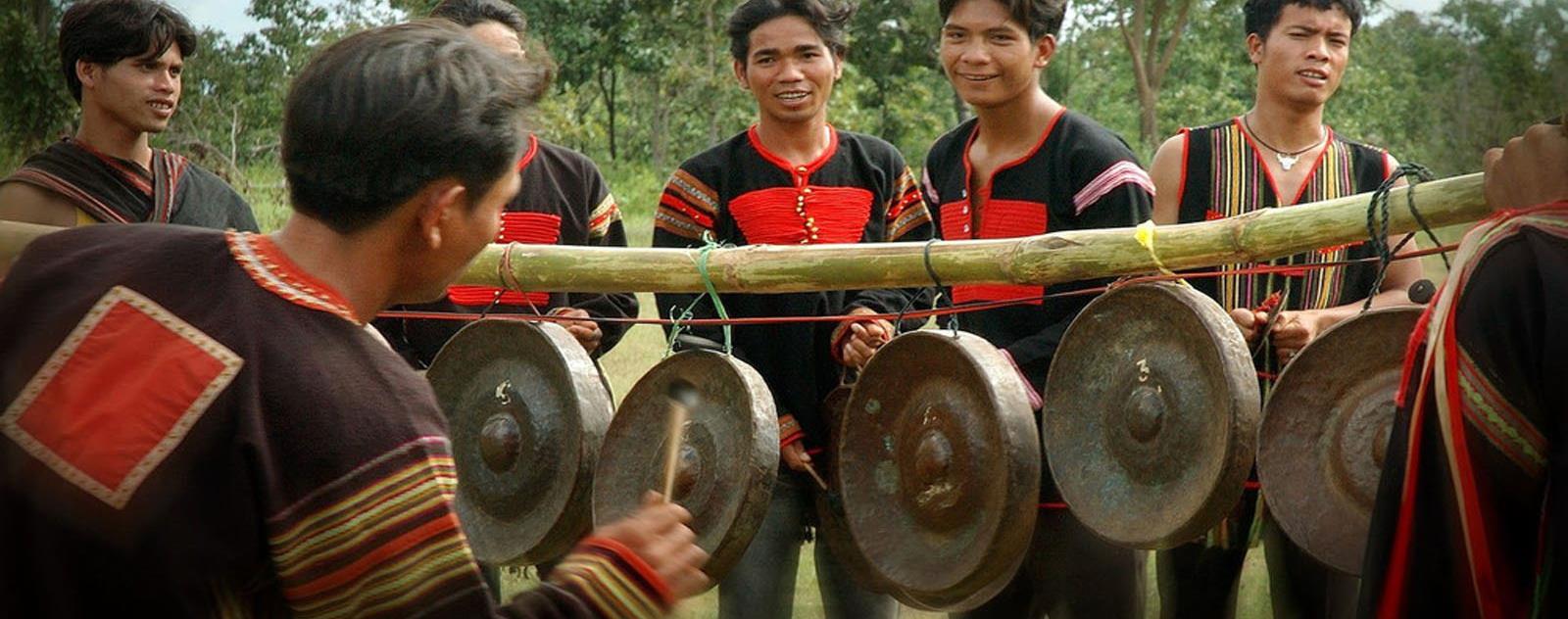 Làng văn hoá cồng chiêng Tây Nguyên