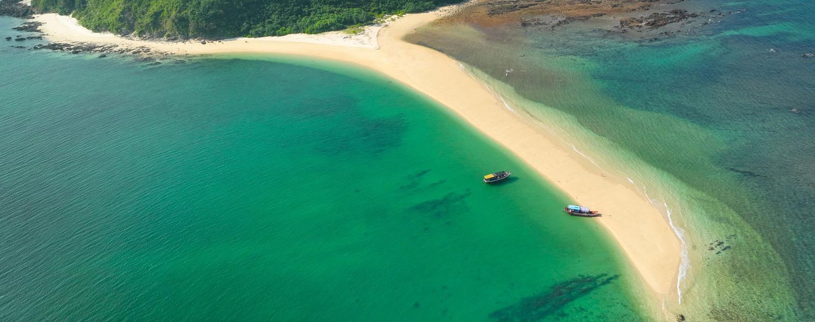 Hòn Cá Chép Con Cô Tô (Đảo Cá Chép Con)