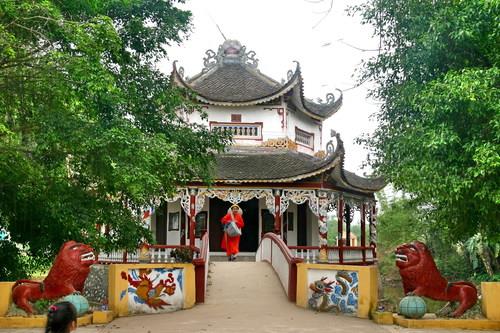 Dầm Thờ Mẫu Thủy và Đền Đại Lộ