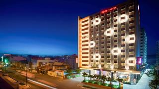 Khách sạn Ibis Saigon Airport Hotel