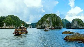 Ngắm Hoàng Hôn Trên Vịnh Lan Hạ