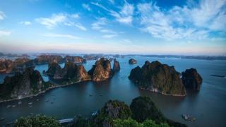 Du lịch Hạ Long tháng 4: Thời tiết đẹp, biển êm và khởi động mùa du lịch hè