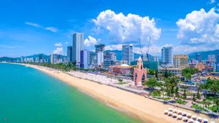Du lịch Nha Trang tháng 5: Biển xanh rực nắng và khởi đầu mùa du lịch sôi động